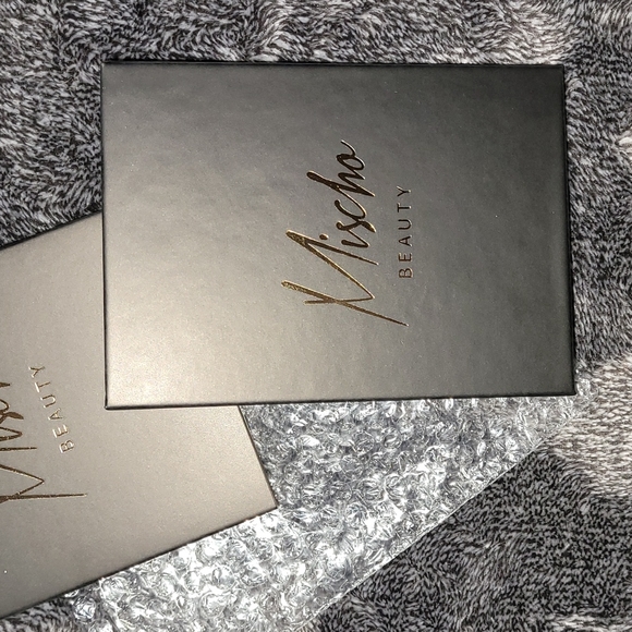 🎉HPx6🎉 Mischo Beauty Eyeshadow Palette - Picture 3 of 4